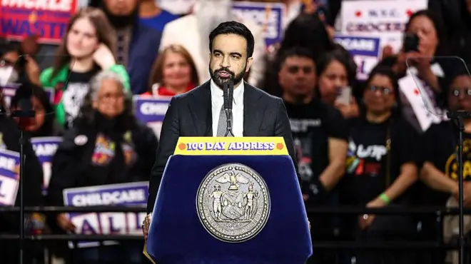 Мамдани на трибуне