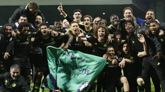 لاعبو تشيلسي يحتفلون بالبطولة