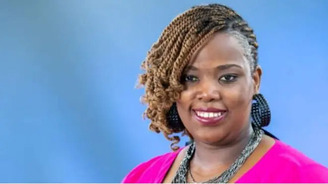 ኣብ ጉዳያት ህይወት ኣብ ዚምባብወ ኣድሂባ እትጽሕፍ ደራሲት ኖቩዮ ሮሳ ትሹማ