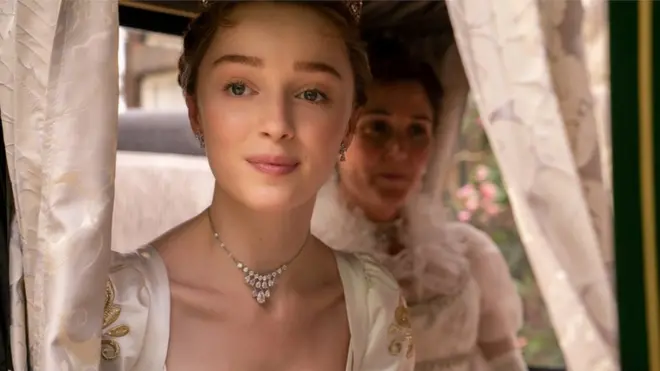 Phoebe Dynevor in Bridgerton
