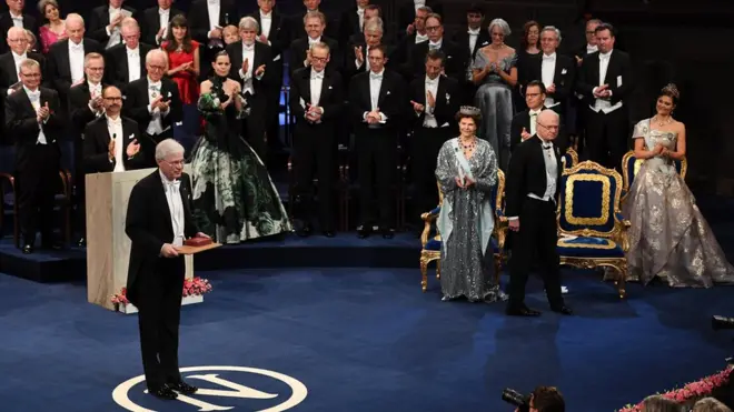 Премію отримує професор Бенгд Голмстрьом