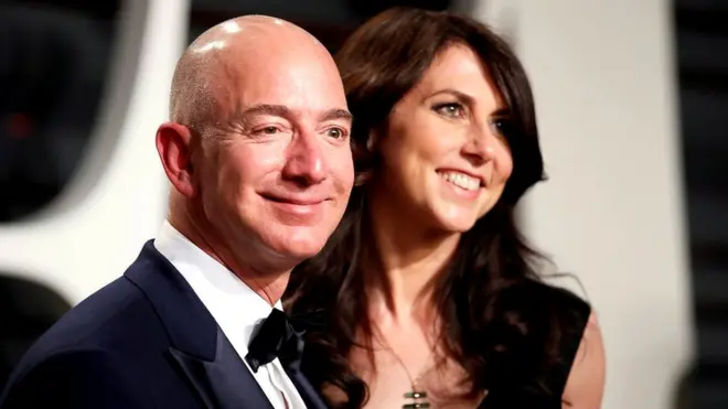 दुनिया के सबसे अमीर व्यक्ति अमेज़ॉन के बॉस जेफ़ बेज़ोस और उनकी पत्नी मैकेंज़ी