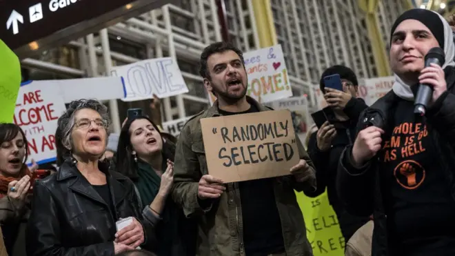 Мигрантларнинг норозилик намойиши