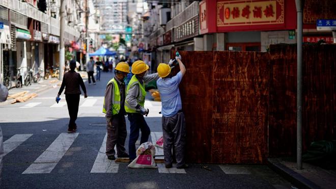 上海宣布全面重启 封城两月市民感慨“百感交集”