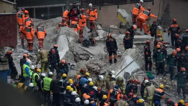 Kartal'da süren arama kurtarma çalışmaları