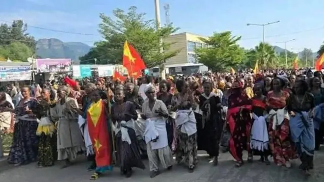 የትግራይ ክልል ጊዜያዊ አስተዳደር የደቡባዊ ዞን የአስተዳዳሪዎችንከኃላፊነት ማንሳታቸውን ተከትሎ ነባሩ አመራር ለምን ከሥልጣን ተነሳ ያሉ ነዋሪዎች የተቃውሞ ሠልፎች አካሂደው ነበር