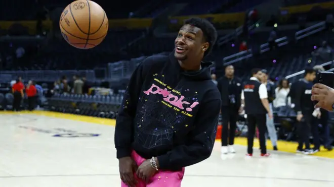 بروني جيمس، أصيب بنوبة قلبية يوم الاثنين أثناء ممارسته الرياضة.