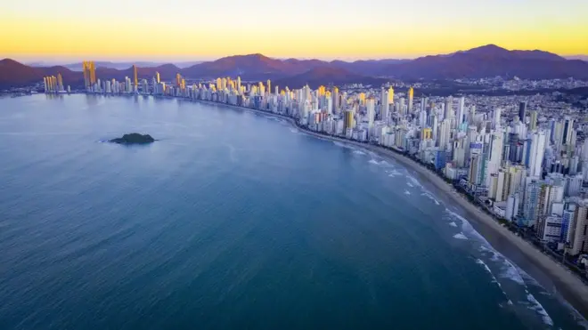 C'est à ça que ressemble le coucher de soleil à Praia Central.