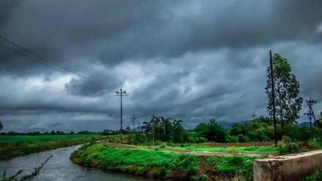 હાલમાં બંગાળની ખાડીમાં એક સિસ્ટમ સર્જાઈ છે અને તેના કારણે હવામાનમાં પણ ફેરફાર થઈ રહ્યો છે ગુજરાત ચોમાસું વરસાદ હવામાન ખેતર ખેતી ખાતર પાણી પૂર બીબીસી ગુજરાતી હવામાન મૌસમ