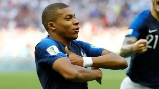 فرانس کے 19 سالہ کلیئن مباپے نے دو گول کیے