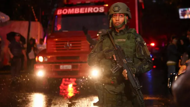 Оцепление вокруг места крушения самолета