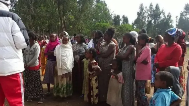 Buqqaatota magaalaa Shiree mana barumsaa tokko keessa jiran