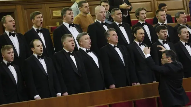 Нацоінальний хор імені Верьовки відкрив сесію виконанням гімну