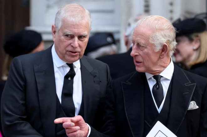 شاهزاده اندرو پس از «گفتگو با پادشاه» بریتانیا از عناوین سلطنتی از جمله دوک یورک صرف نظر کرد