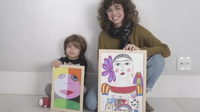 Manuela faz desenhos e gravuras para melhorar1xbet paga1xbet paga em quanto tempoquanto tempoprópria comunicação com o filho Luca: explicar-lhe sentimentos e conceitos do dia a dia, ampliar seu vocabulário e simplesmente entretê-lo