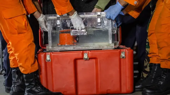 Black box Lion Air JT610 yang ditemukan adalah Flight Data Recorder, yang mencatat data penerbangan.