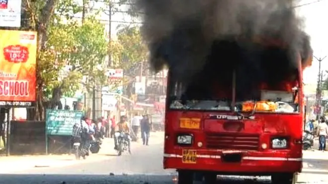 સળગતી બસ