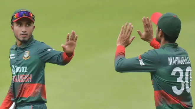 আফিফ হোসেন ও মাহমুদুল্লাহ রিয়াদ