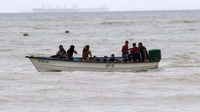 Barco con migrantes venezolanos (foto referencial).