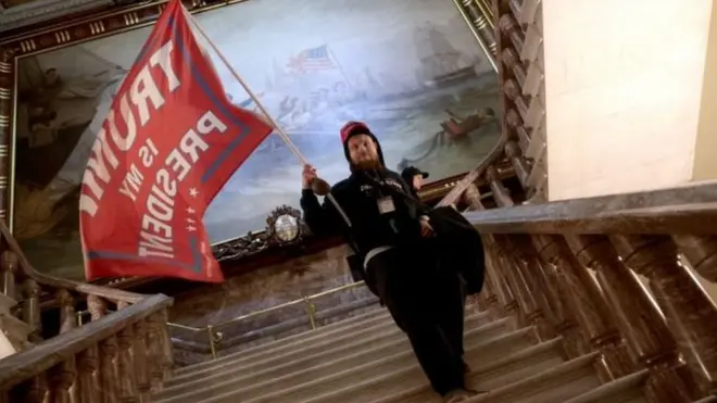 Los simpatizantes de Trump irrumpieron en el Capitolio mientras se llevaban a cabo sesiones para certificar los votos a favor de Joe Biden.