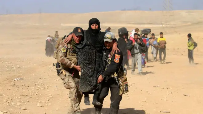 ทหารช่วยเหลือชาวบ้านในเมืองโมซูล