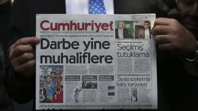 عنوان جريدة جمهورييت ليوم الإثنين يقول "الإنقلاب على المعارضة مجددا"