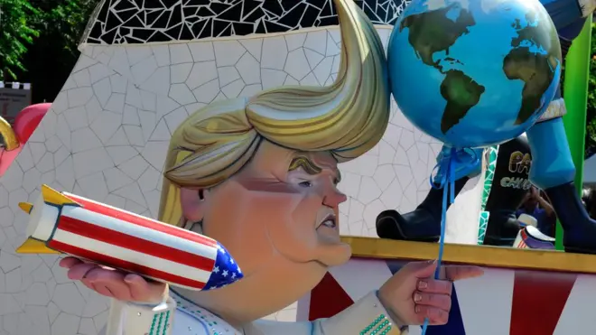 İspanya'daki Trump karşıtı gösterilerden bir kare.