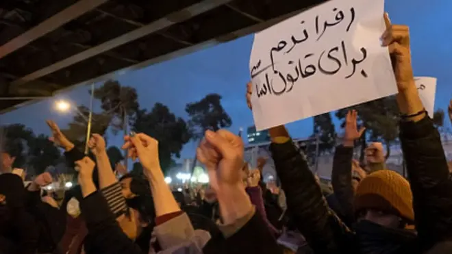 چرا حکومت ایران به درخواست همه‌پرسی آری نمی‌گوید؟