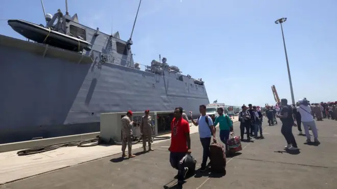 সুদান থেকে নৌ পথে ৩০শে এপ্রিল জেদ্দায় এসেছে বিদেশীদের একটি দল।