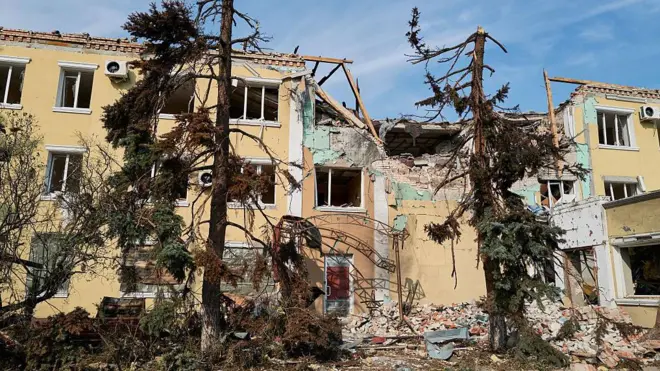 Зруйнований будинок у Словʼянську на Донеччині 