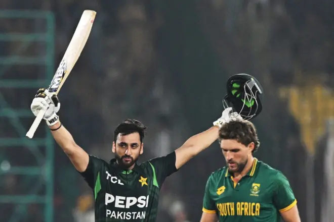 سلمان آغا کی سینچری