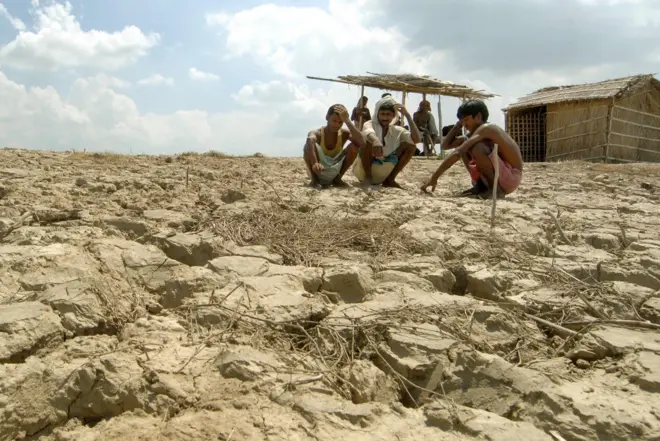 बिहार में सूखे से परेशान किसानों की एक फाइल फोटो