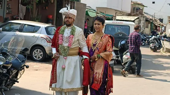 ગુજરાતમાં 15 મહાનગરપાલિકાઓ, 84 નગરપાલિકાઓ, 34 જિલ્લા પંચાયતો તથા 260 તાલુકા પંચાયતો માટે સામાન્ય ચૂંટણી માટે મતદાન ચાલી રહ્યું છે.