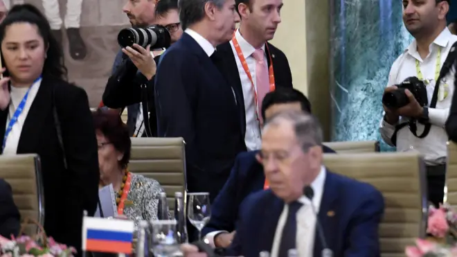 ABD Dışişleri Bakanı Antony Blinken, Rus mevkidaşı Sergey Lavrov ile bir yıl önce savaşın başlamasından beri ilk defa kısa da olsa bir araya geldi.