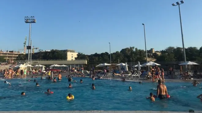 U potrazi za rashlađenjem mnogi odlaze na gradske bazene, a jedan od njih je 25. maj