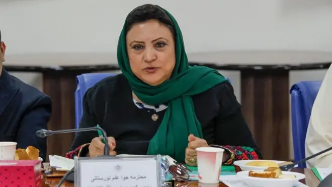 د کمېسیون مشره حوا علم نورستانۍ وايي، د خلکو په منځ کې نفوذ ته په کتو دیني عالمان کولای شي په ټاکنو کې د خلکو په تېره هم د مېرمنو ونډه یقیني کړي.