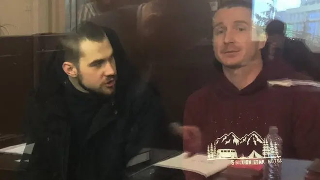 Мартинцов (слева) и Лесных во время суда находились в "аквариуме"