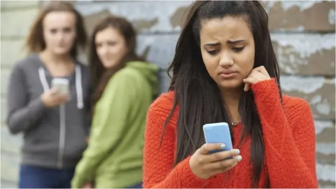 پاکستان سمیت دنیا بھر میں سوشل میڈیا پلیٹ فارم شدید تنقید کی زد میں ہیں کہ وہ نفرت کو بڑھاوا دینے والے مواد کے بارے میں کارروائی کرنے میں موثر نہیں ہیں۔