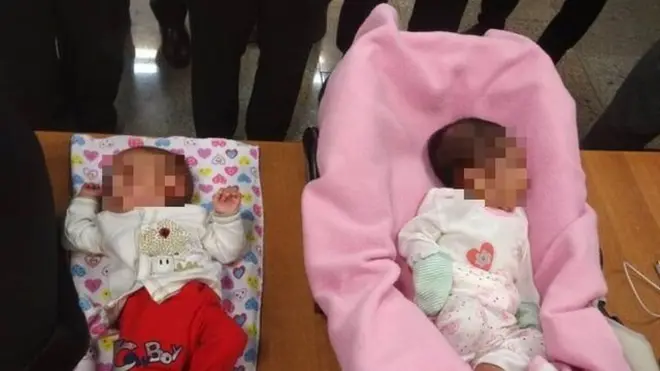 دو نوزاد همراه متهمان پیدا شده است