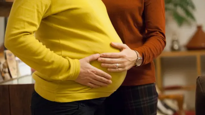 femme portant une grossesse