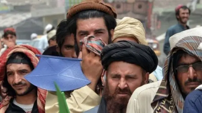 مختلف سیاسی جماعتوں نے حکومت کی طرف سے ضم شدہ اضلاع میں سکیورٹی کے نام انتخابات ملتوی کرانے کے فیصلے پر کڑی تنقید کرتے ہوئے اسے قبائل کے خلاف سازش سے تعبیر کیا ہے