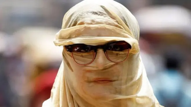 धूप से बचने की कोशिश