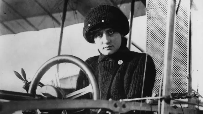 Раймонда де Ларош считается первой в мире женщиной, получившей авиалицензию