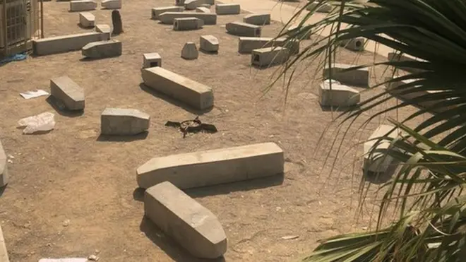 عدیلہ سلیمان کی فریئر ہال میں جاری آرٹ نمائش جسے پیر کی صبح گرا دیے گئے تھے