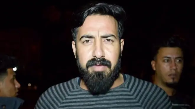 متظاهر في كربلاء بالعراق