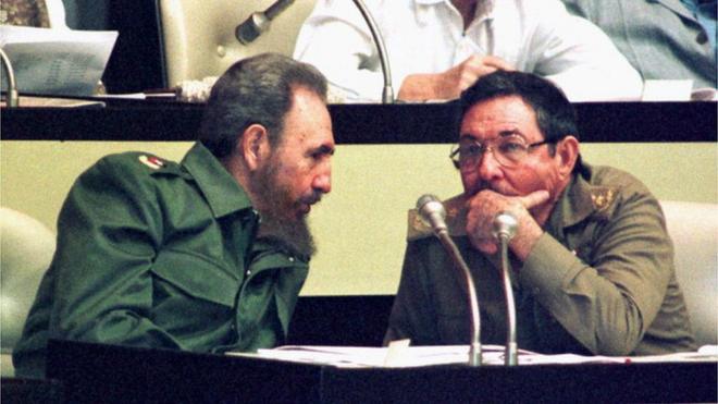 Fidel y Raúl Castro