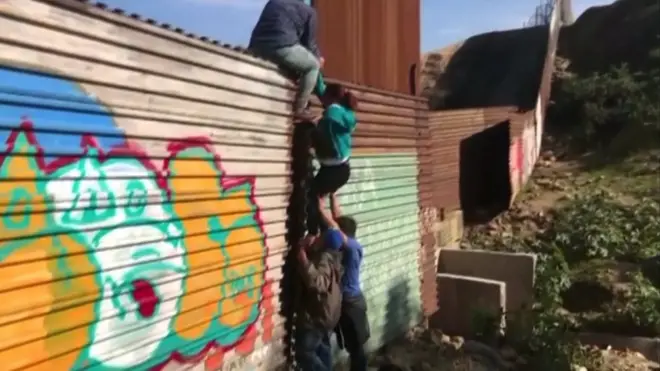 Эркинбой Абдуллаев кўплаб ўзбекистонликлар АҚШга келишнинг хатарли йўлини танлашаётганини айтади.