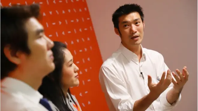 การเปิดตัวคณะก้าวหน้าต้องปรับรูปแบบเป็นการชี้แจงผ่านแฟนเพจขององค์กรซึ่งมีผู้ติดตามกว่า 4.7 หมื่นรายหลังเปิดตัวได้เพียงวันเดียว เพื่อป้องกันการแพร่ระบาดโควิด-19