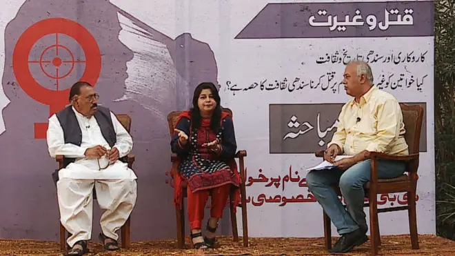 مباحثے کے مہمانوں میں شاہ لطیف یونیورسٹی کے شعبۂ صنفی علوم کی ڈائریکٹر ڈاکٹر آغا نادیہ پٹھان اور سابق رکن صوبائی اسمبلی سردار امتیاز حسین پھلپوٹو شامل تھے