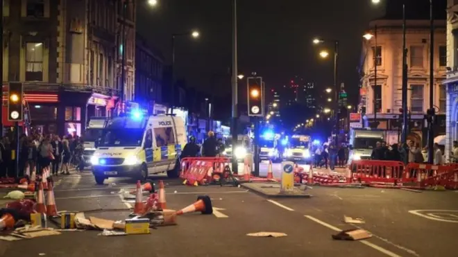 اندلعت مواجهات غاضبة بين محتجين وأفراد الشرطة بعد موت رشان تشازلز